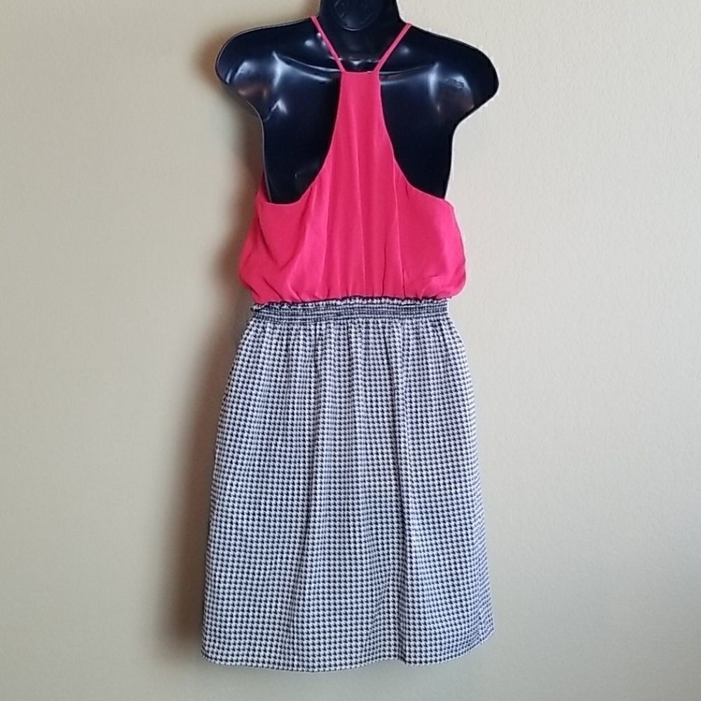 Buttons Houndstooth Dress    - Picture 4 of 7